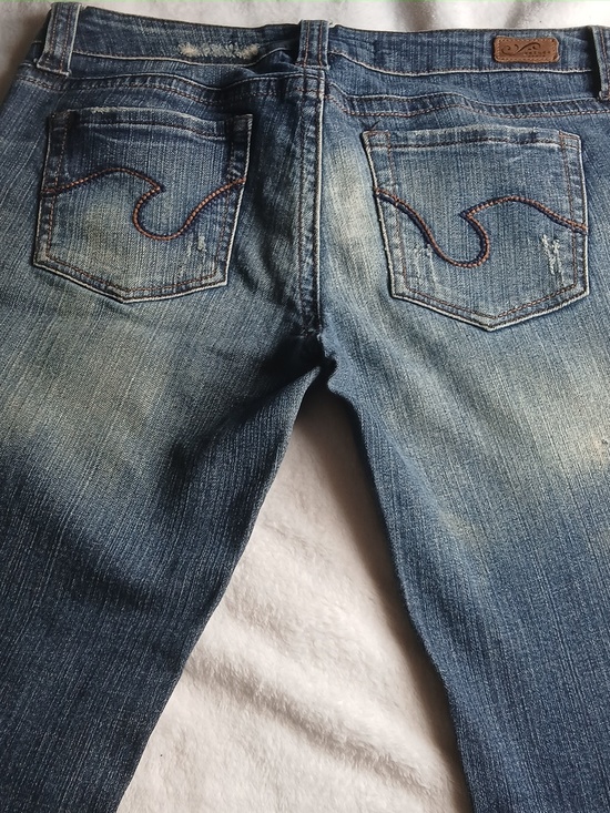 Women’s Flared Jeans in Faded Dark Blue - Picture 3 of 8